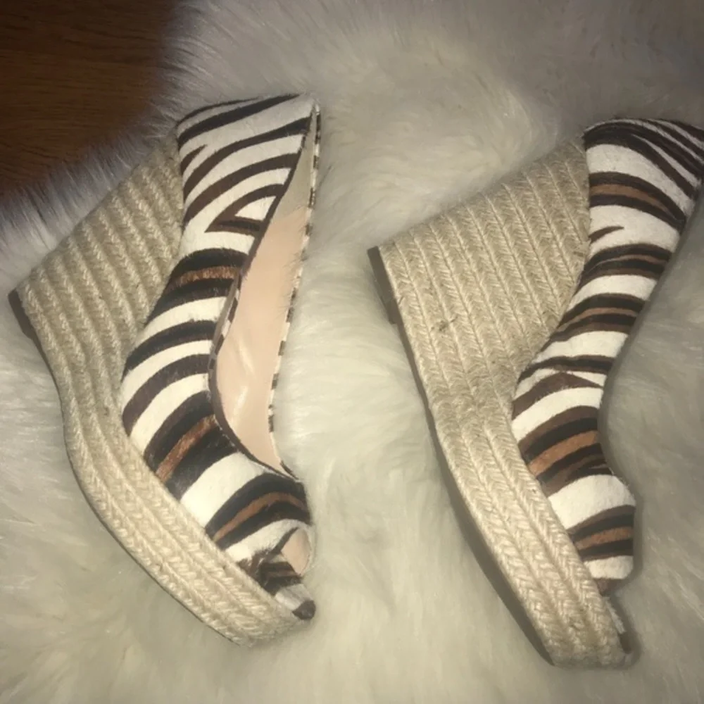 Vince Camuto‎ calf hair espadrille wedge size 9.5